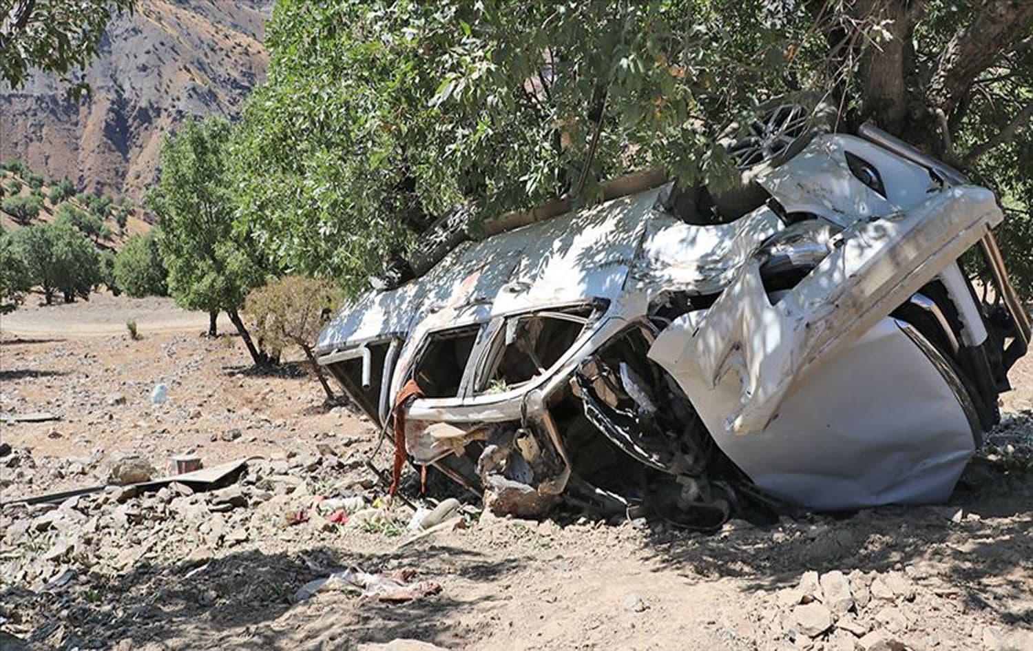 The aftermath of the September 12, 2019 minibus attack in the southeast Turkish province of Diyarbakir. Photo: Anadolu Agency