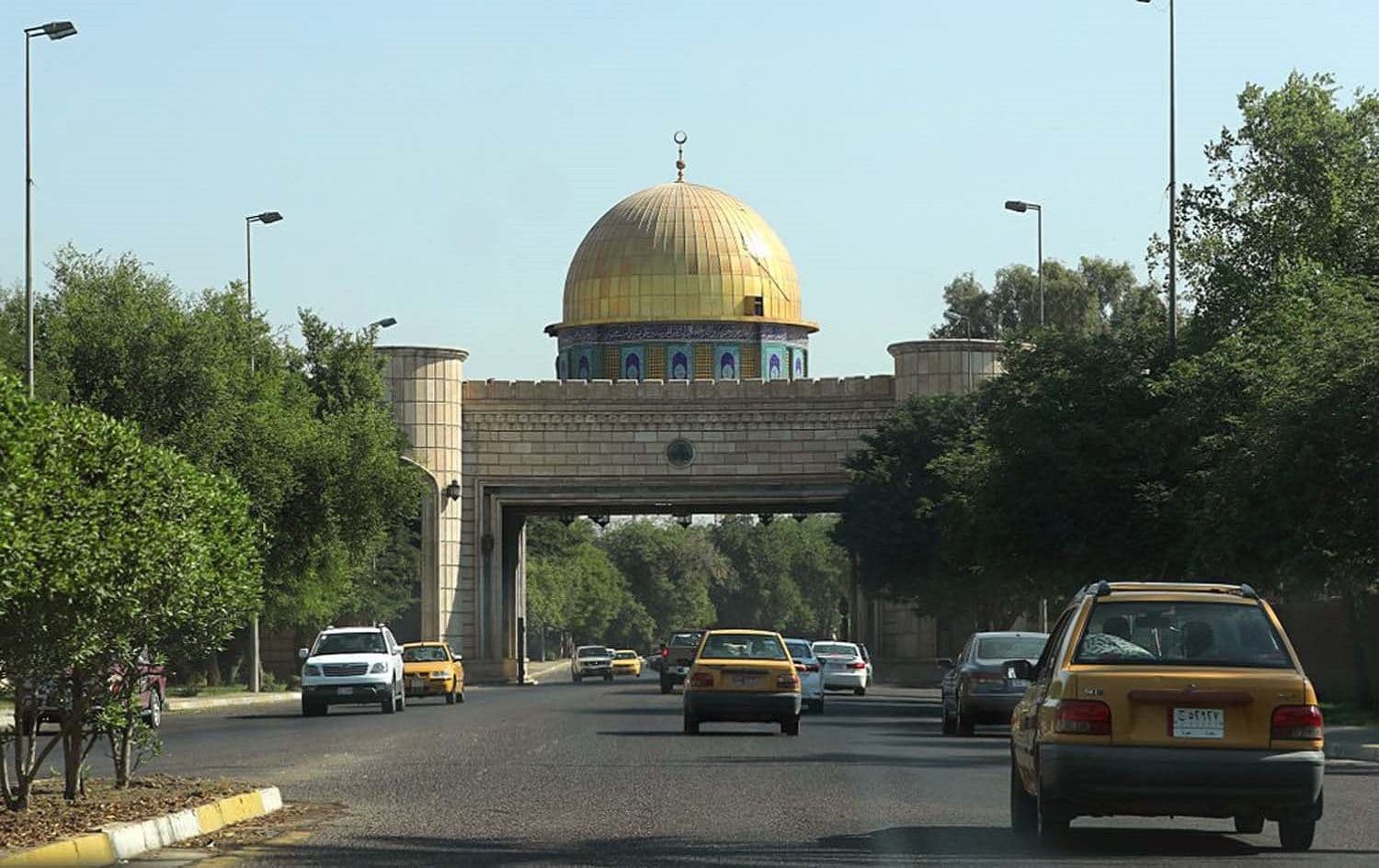 Vehicles move through the Green Zone in Baghdad, Iraq, September 24, 2019. Photo: Hadi Mizban / AP
