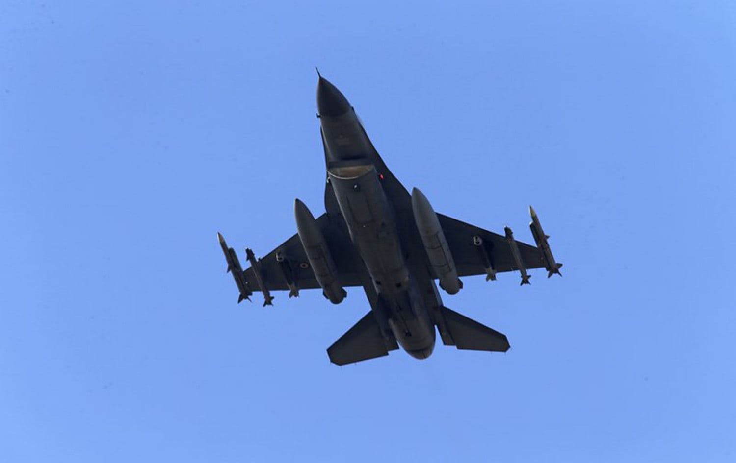 A Turkish Air Force warplane rises in the sky after taking off from Incirlik Air Base in Adana, southern Turkey, July 29, 2015. File photo: Emrah Gurel / AP