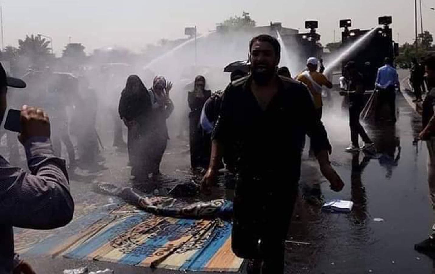 A protestor flees water cannon stream in Baghdad on Wednesday, September 25. Photo: social media