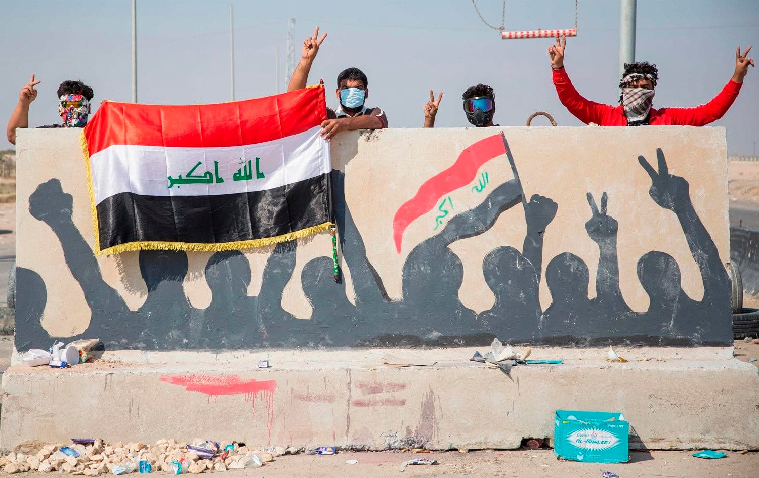  Iraqi protesters block the highway leading to Umm Qasr port during ongoing anti-government demonstrations in southern Iraq on November 3, 2019. Photo: AFP / Hussein Faleh /