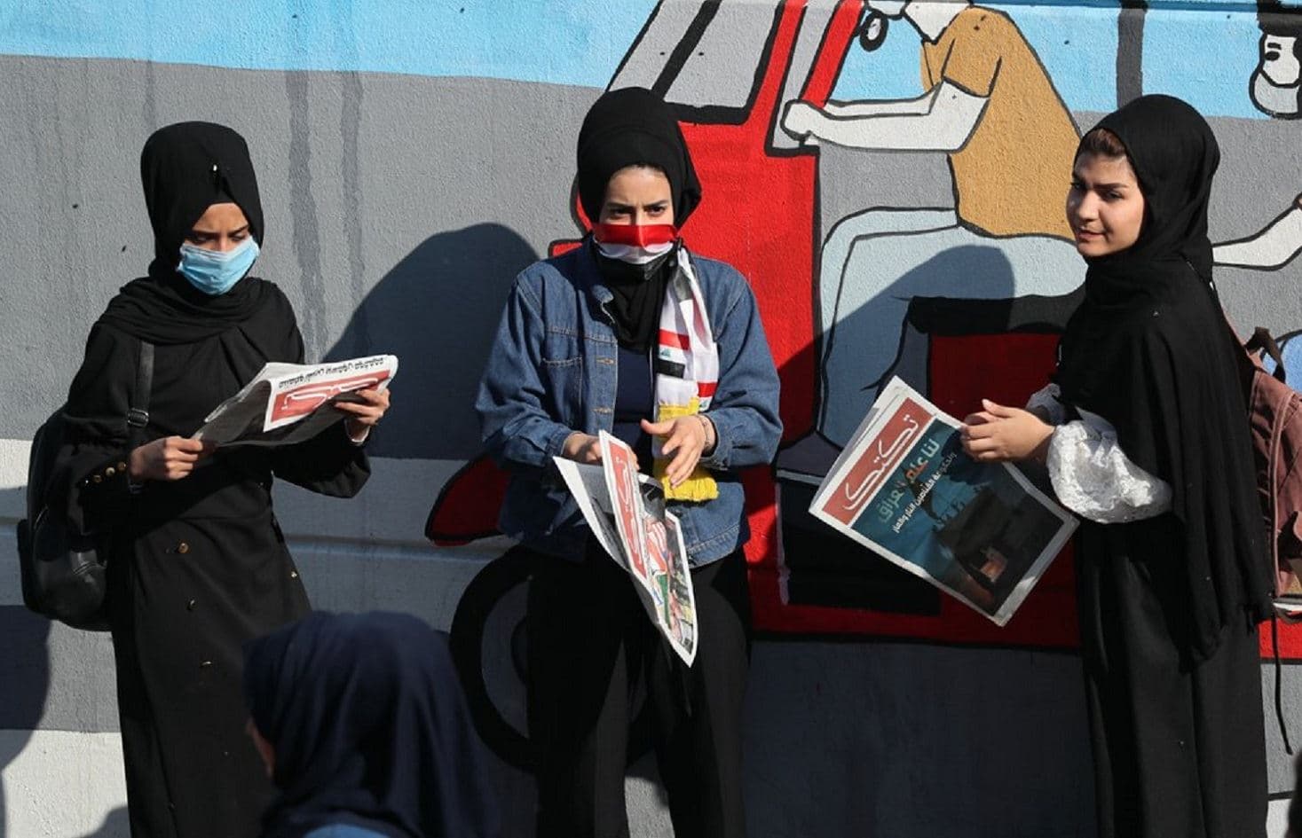    Protesters read copies of Tuk Tuk newspapers, in Tahrir Square, Baghdad, Iraq, Wednesday, November 20, 2019. Photo: AP / Hadi Mizban