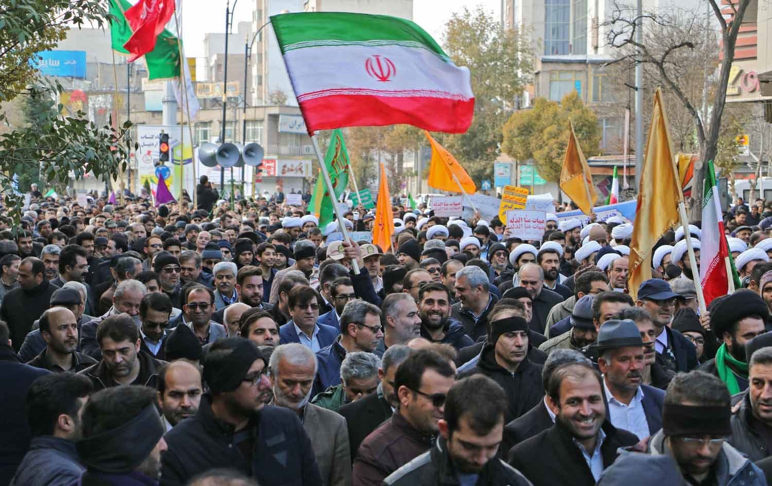 خۆپیشاندان لە شارەکانی رۆژهەڵاتی کوردستان و ئێران دژی گرانکردنی نرخی بەنزین بەردەوامە