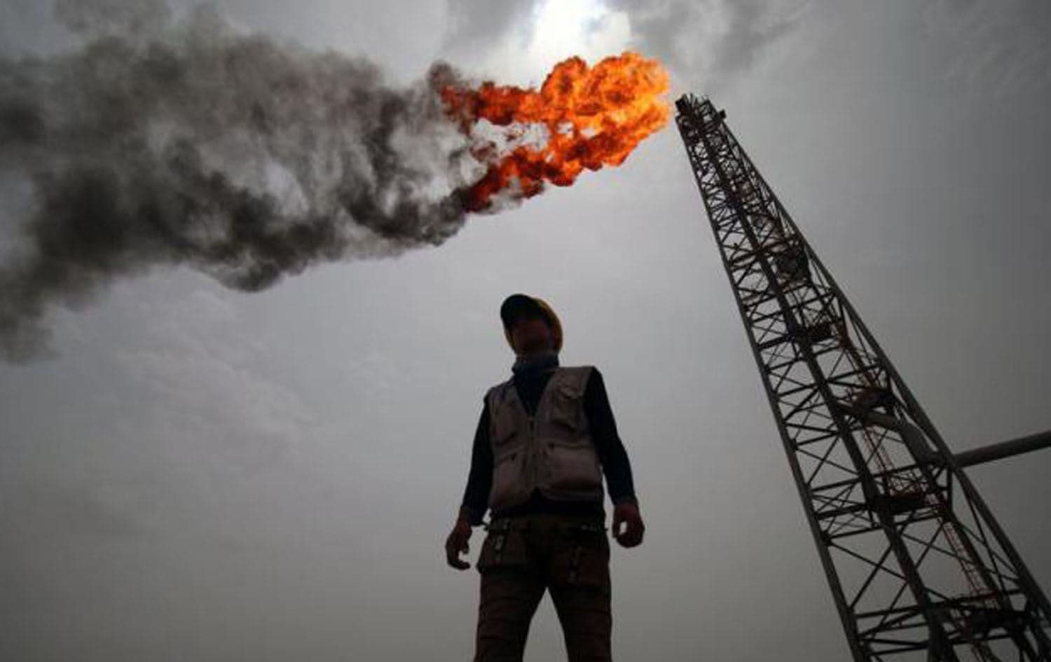 An oil worker stands in front of a derrick in Iraq. File photo: Haidar Mohammed / AFP 