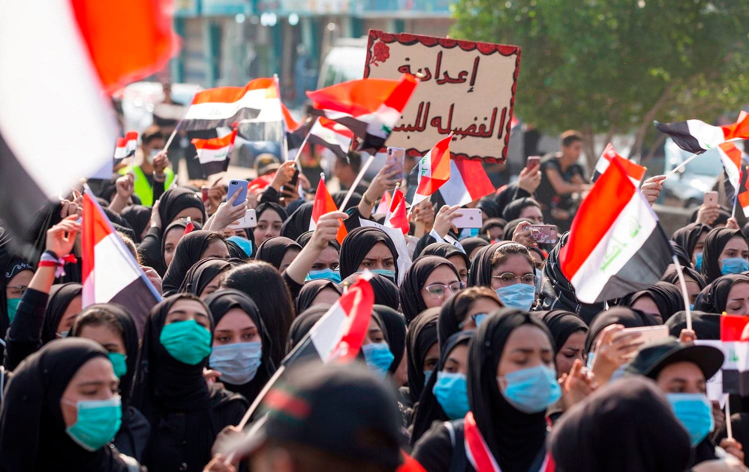 Students take part in a march to mourn protesters killed in anti-government rallies in the southern Iraqi city of Basra, December 1, 2019.Photo: Hussein Faleh / AFP