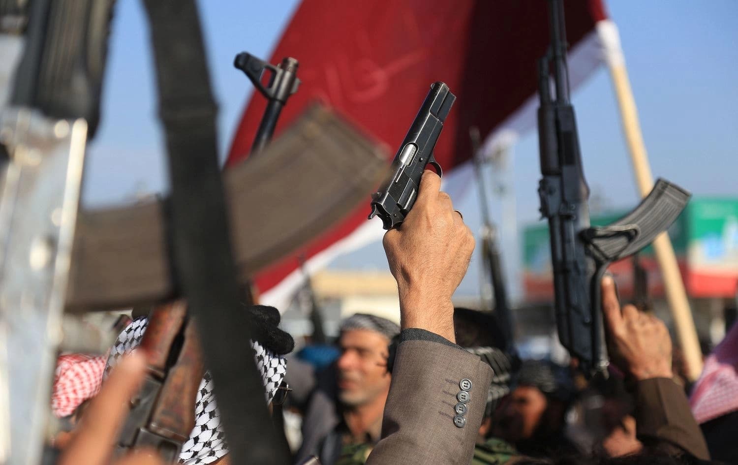 Armed members of Karbala clans declare their support to the Iraqi armed forces to prohibit troublemakers entering the city, December 8, 2019. Photo: Mohammed Sawaf / AFP 