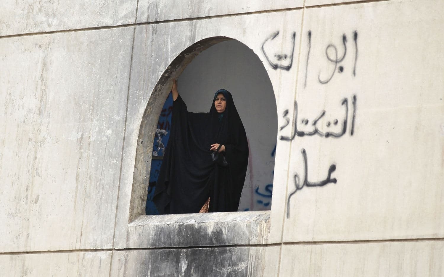 An Iraqi woman looks over the Tigris River from the "Turkish Restaurant" occupation site in Baghdad on December 27, 2019. Photo: Ahmad al-Rubaye / AFP