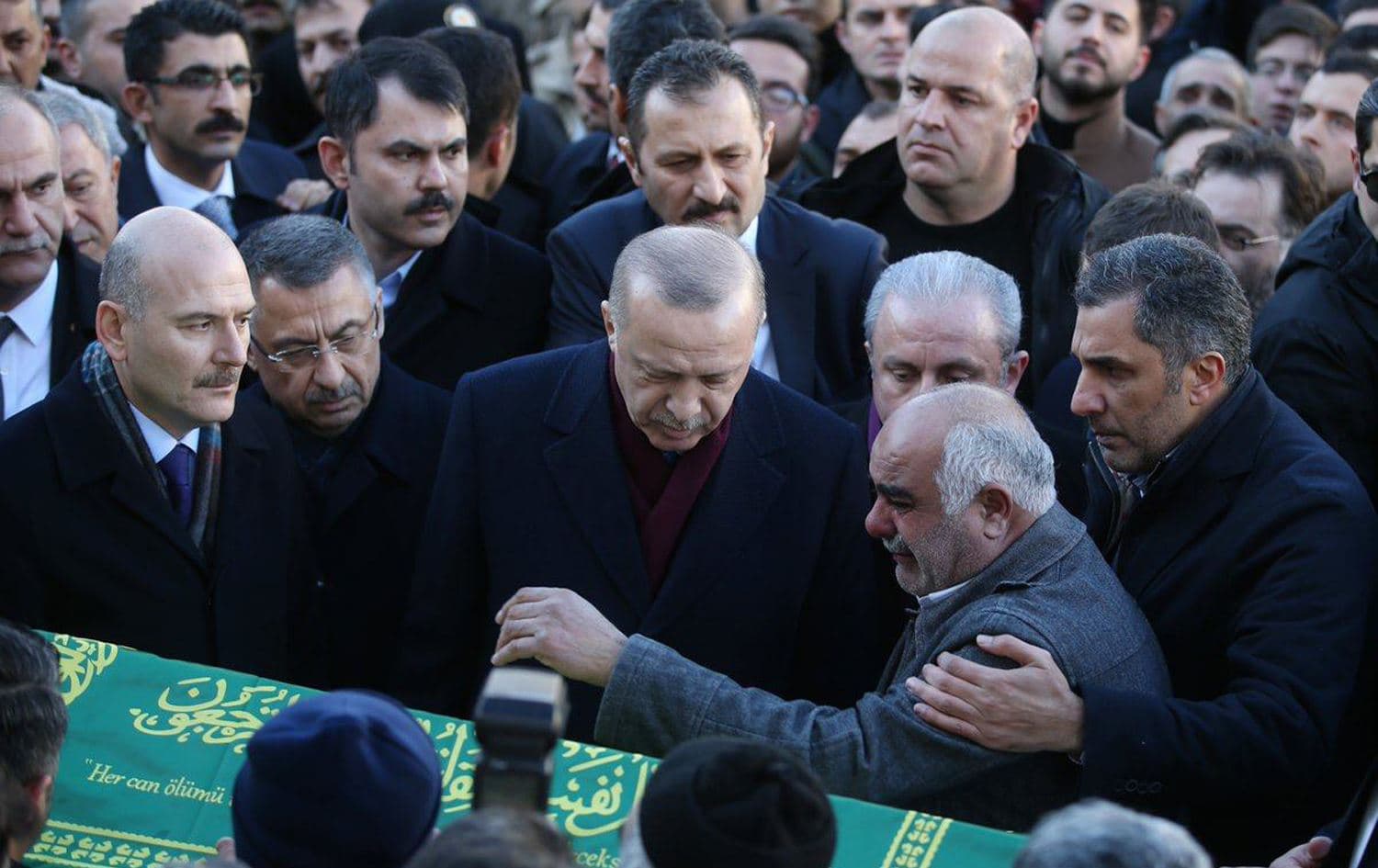 Turkish President Recep Tayyip Erdogan joins a funeral procession in the quake-hit southeastern province of Elazig, January 25, 2020. Photo: AA