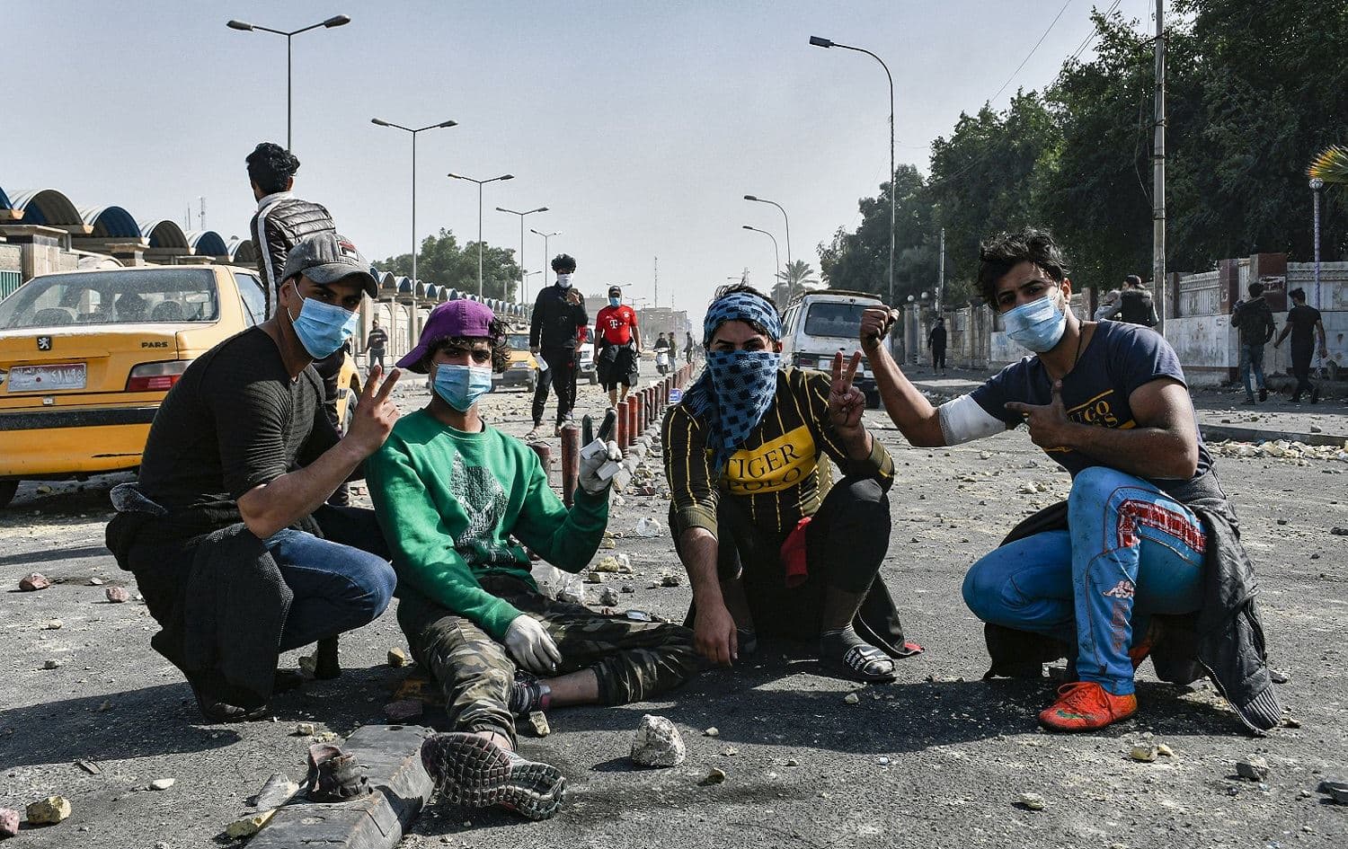 Masked anti-government protesters take part in a demonstration in the city of Nasiriyah in Iraq's southern Dhi Qar province, January 26, 2020. Photo: AFP 