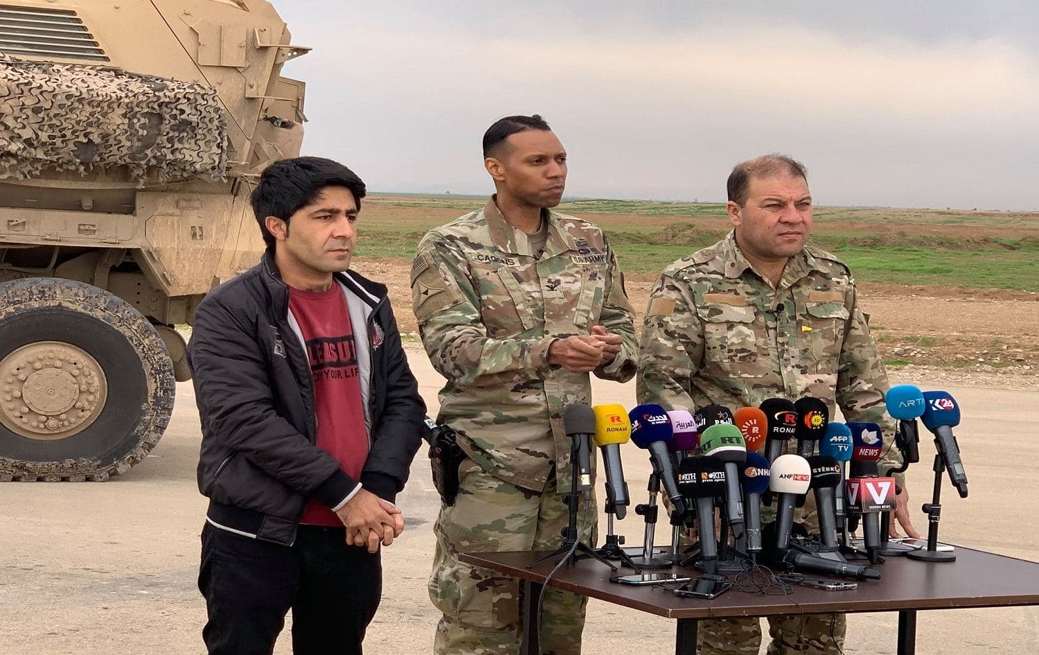 Col.Myles B.Caggins III and SDF spokesperon Mustafa Bali speaking in Rmelan on March 6, 2020. Photo: social media