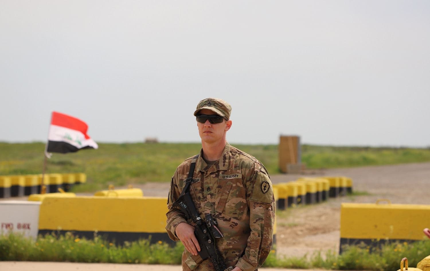 A US soldier stands guard at Iraq’s Qayyarah air base on March 26, 2020. Photo: Fazel Hawramy
