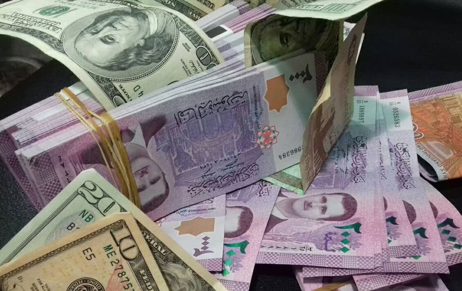 لیرەی سووری بەرامبەر بە دۆلاری ئەمریکی هاڕەی کردووە