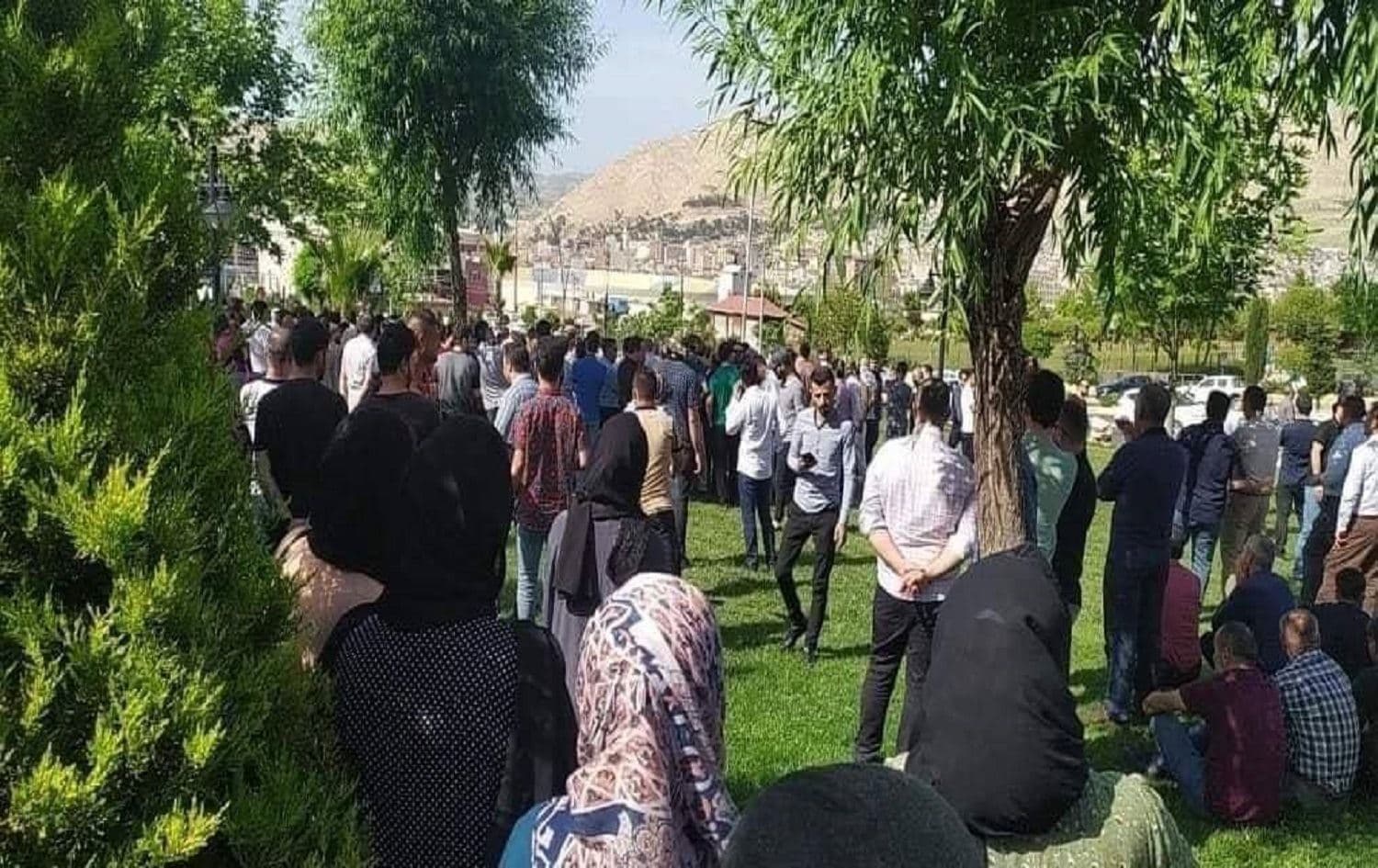 Civil servants, activists and journalists assembling to protest the government wage delays, shortly before the gathering was dispersed by police. Photo: Rudaw.