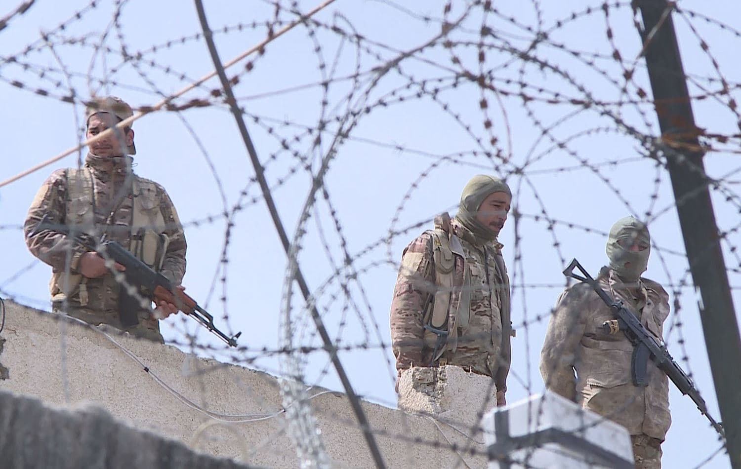 Syrian Democratic Forces (SDF) guard inmates at a jail in Hasaka, March 31, 2019. File photo: Rudaw