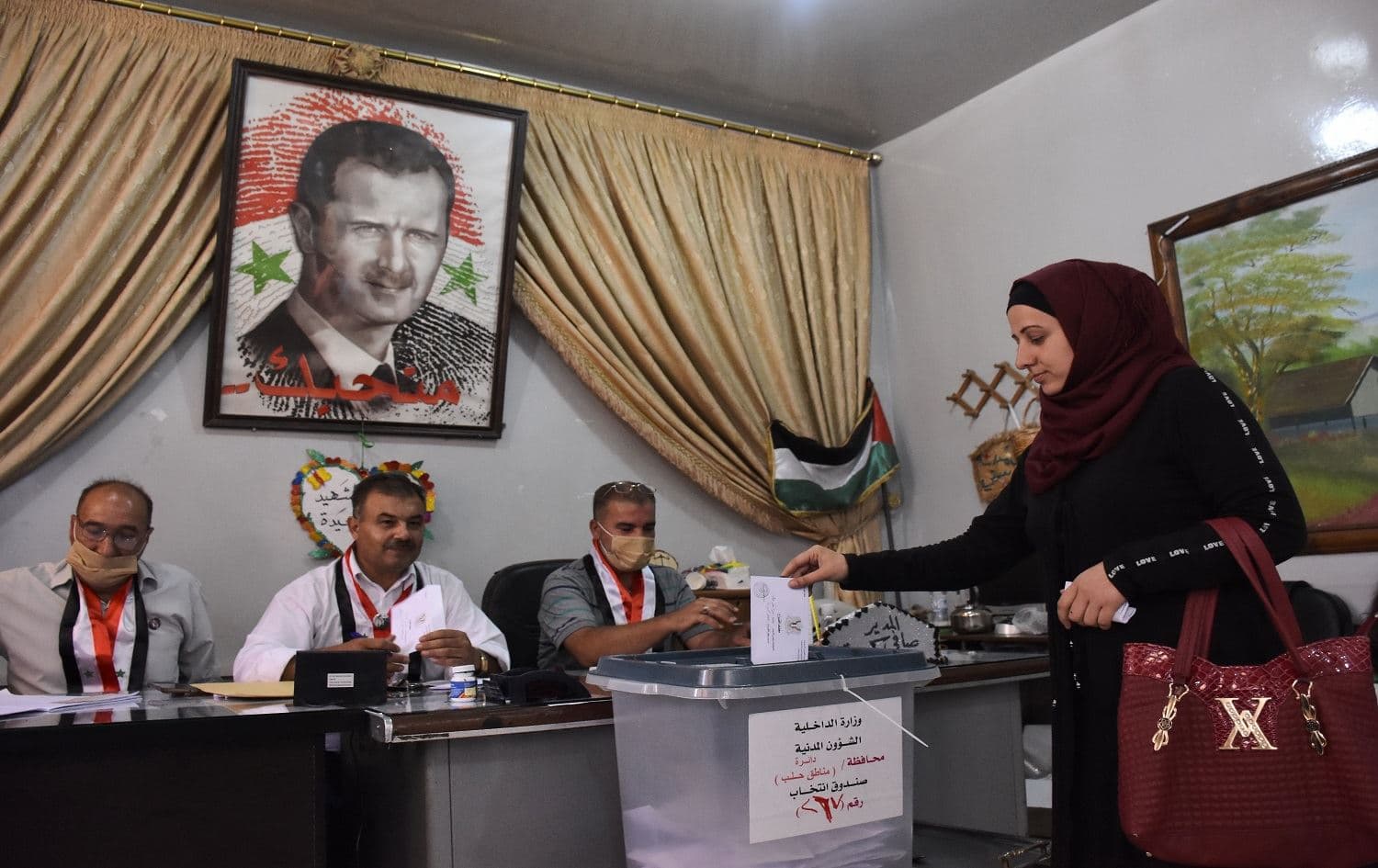A Syrian woman casts her ballot at a polling station in the Nubl neighbourhood of Aleppo on July 19, 2020, during the parliamentary elections. Photo: AFP