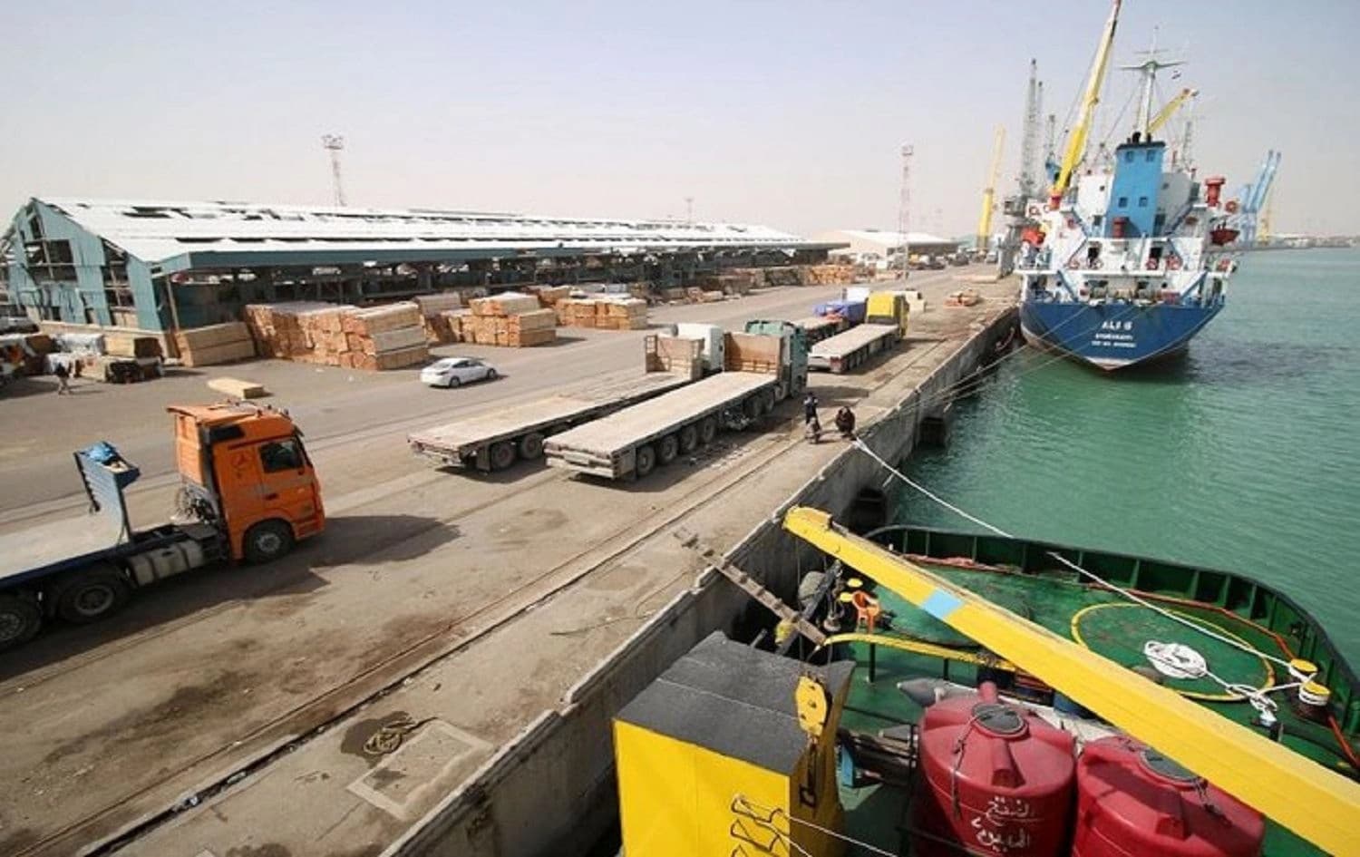 A picture taken on February 8, 2016 shows cargo ships docked at the Iraqi port of Umm Qasr near the southern city of Basra. Photo: AFP