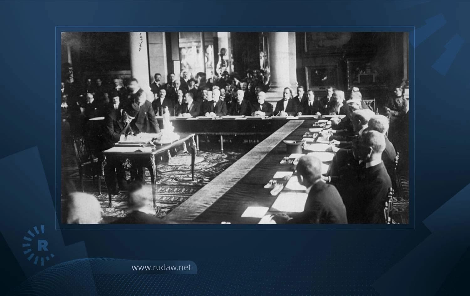 Foto: Osmanlı heyeti Sevr Anlaşmasını imzalıyor