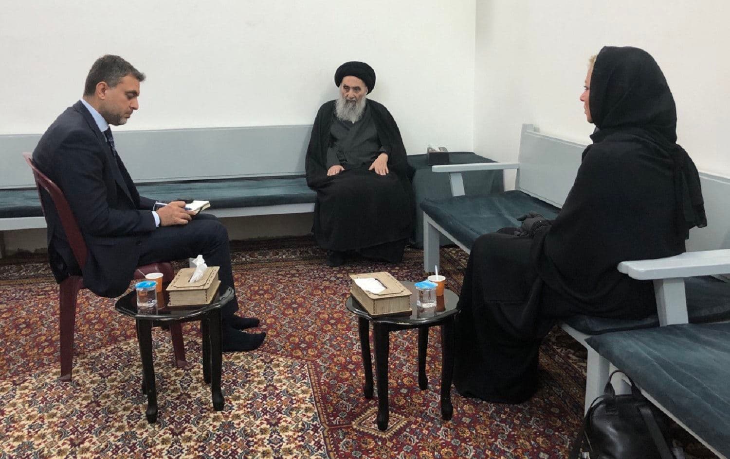 Ayatollah Ali al-Sistani (centre) meets with Jeanine Hennis-Plasschaert, Special Representative of the Secretary-General of the United Nations in Iraq (right) on September 13, 2020. Photo: Sistani's office