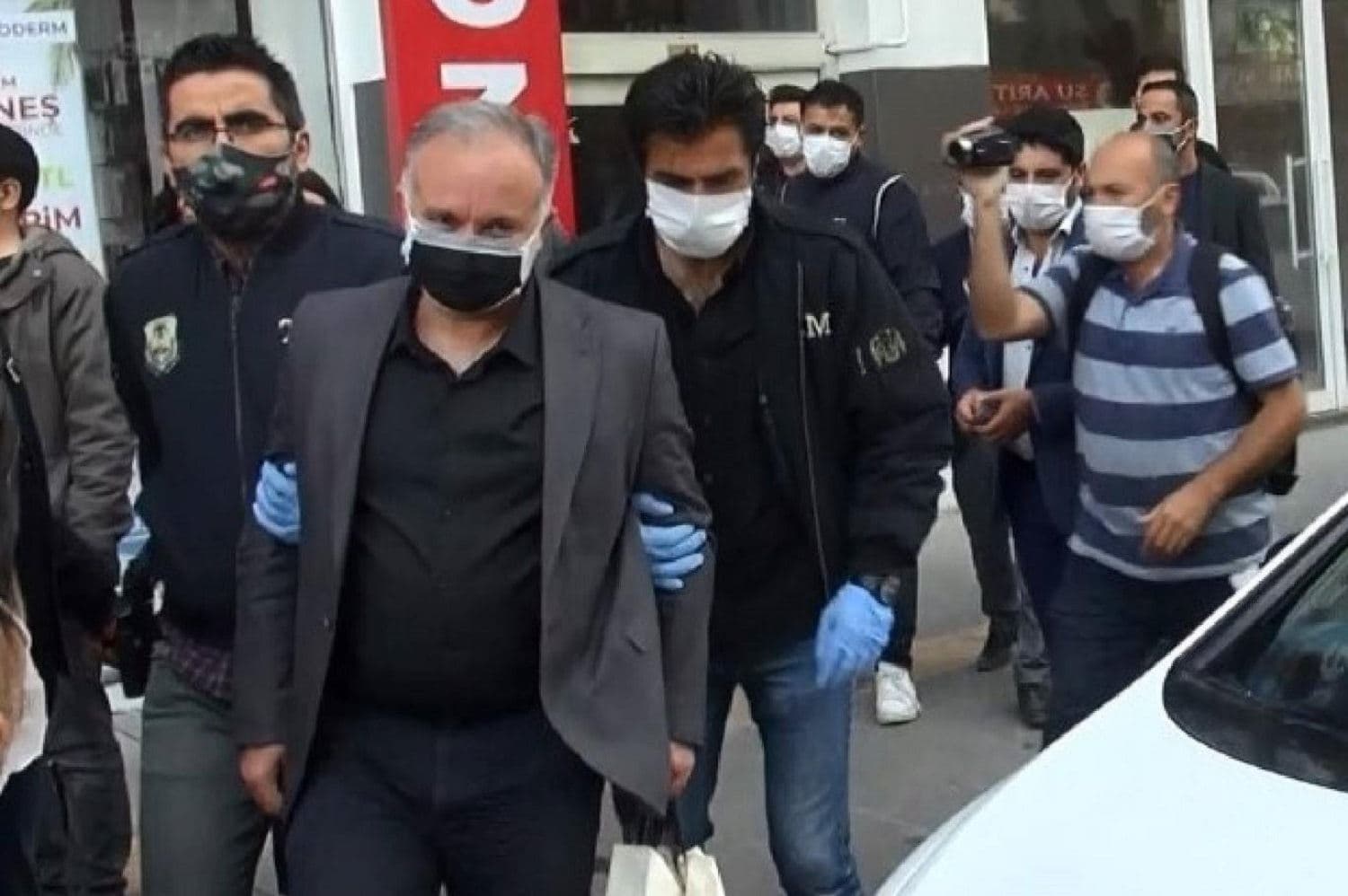 Ayhan Bilgen is being detained by security forces. Date: September 25, 2020. Photo: AA