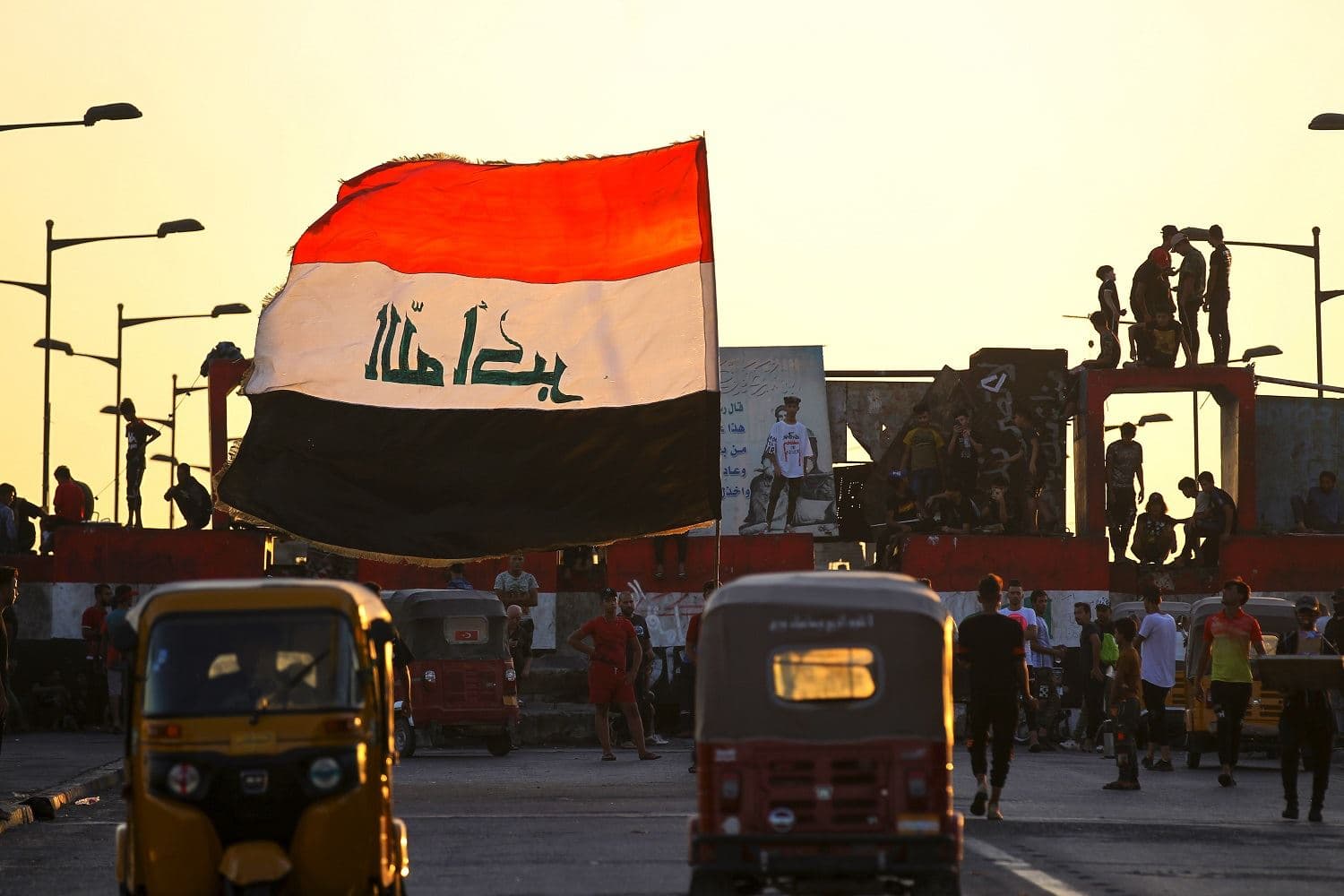 Iraqi policemen stand at attention in Tahrir Square in the capital Baghdad on October 24, 2020, on the eve of the one-year anniversary of the anti-government demonstrations. Photo: Ahmad al-Rubaye / AFP