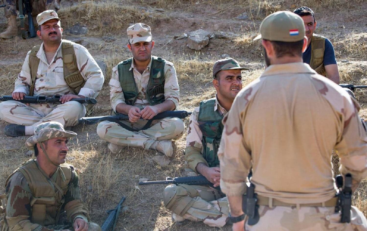 A Dutch soldier conducts training with Kurdish Peshmerga forces. File photo: Dutch Ministry of Defense