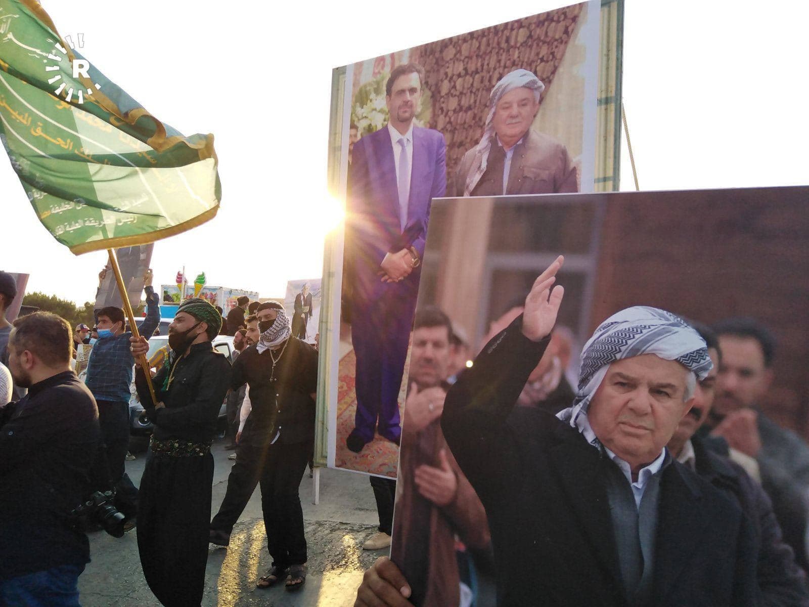 وێنەی شێخ محەممەد کەسنەزانی لە بەردەم تەکێکەی لە سلێمانی لەکاتی بەخاکسپاردنی. وێنە: رووداو