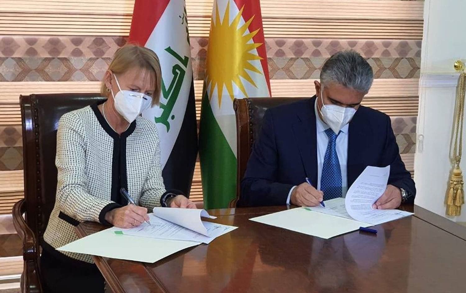 UNHCR Iraq Representative Phillipa Candler and KRG Minister of Interior Reber Ahmed sign the agreement on December 2, 2020. Photo: Ministry of Interior