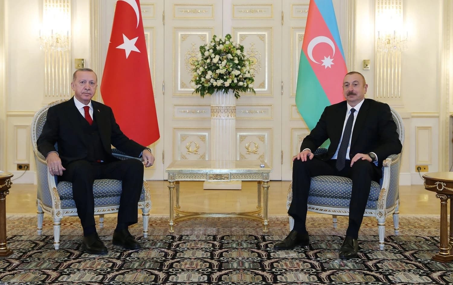 Turkish president Recep Tayyip Erdogan and Azerbaijani president Ilham Aliyev hold a meeting at the Youth Palace in Baku on December 10, 2020. Photo: Murat Cetinmuhurdar / Turkish Presidential Press Service / AFP