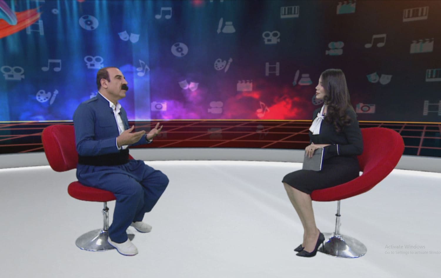 عەزیز وەیسی: حەز دەکەم تەنیا بەسەر بەژن و باڵای ئافرەتاندا گۆرانی بڵێم