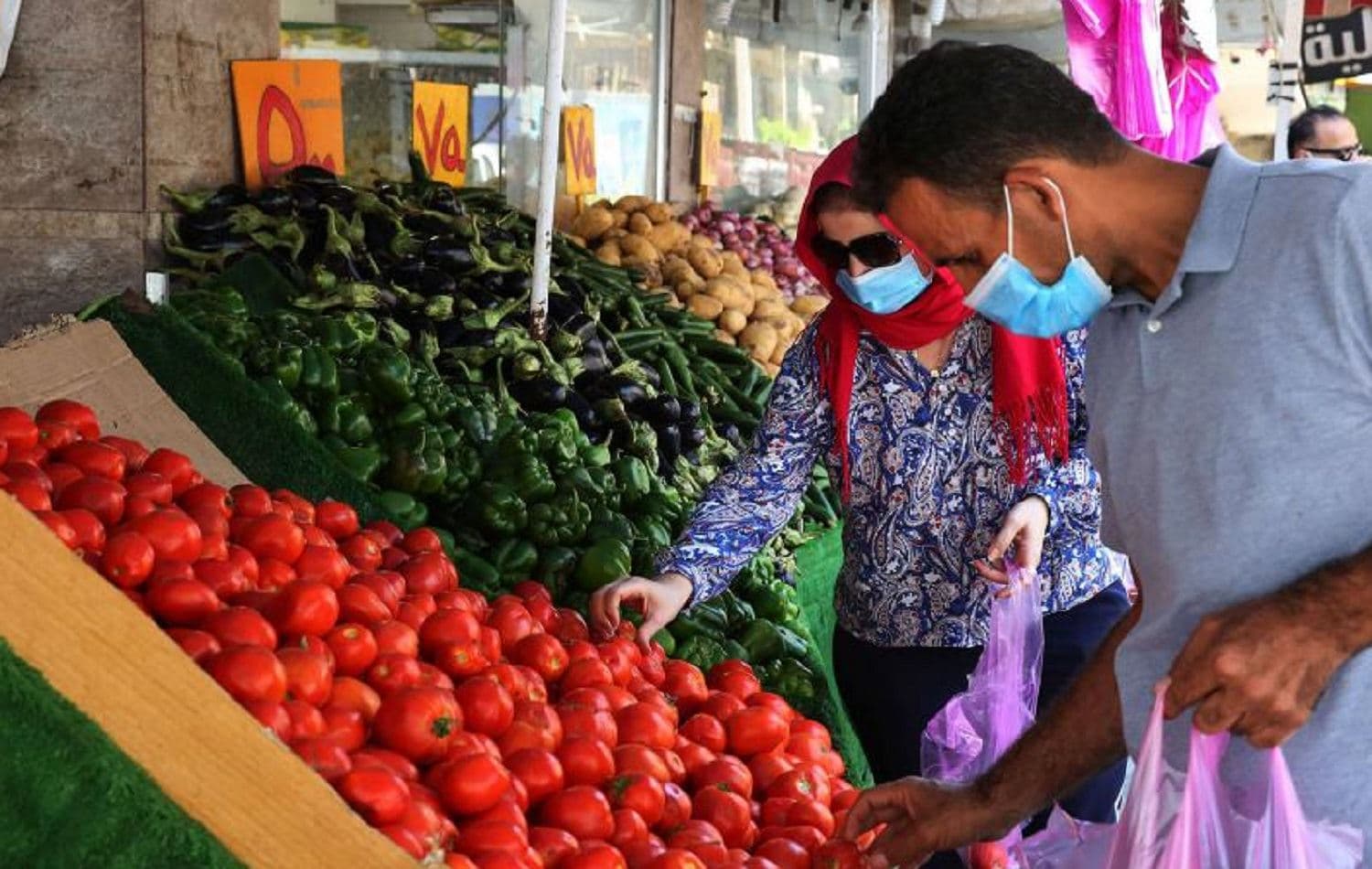 Iraqis buy fresh produce from a street seller at a market in Karrada, Baghdad in July 2020. Photo: AFP