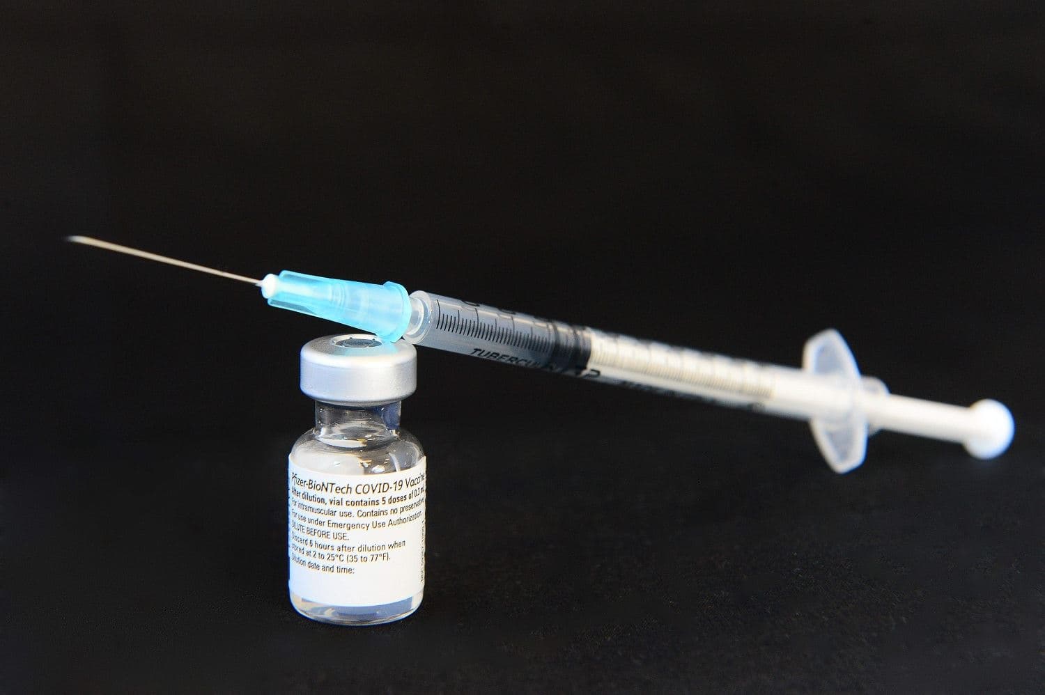 In this file photo taken taken on January 7, 2021 shows a vial and a syringe of the Pfizer/BioNTech Comirnaty Covid-19 vaccine at the Bordeaux CHU hospital. Photo: Mehdi Fedouach/ AFP