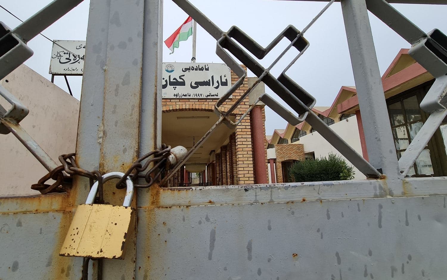 School gates are padlocked at a school in Erbil on January 31, 2020. Photo: Bilind T. Abdullah / Rudaw 