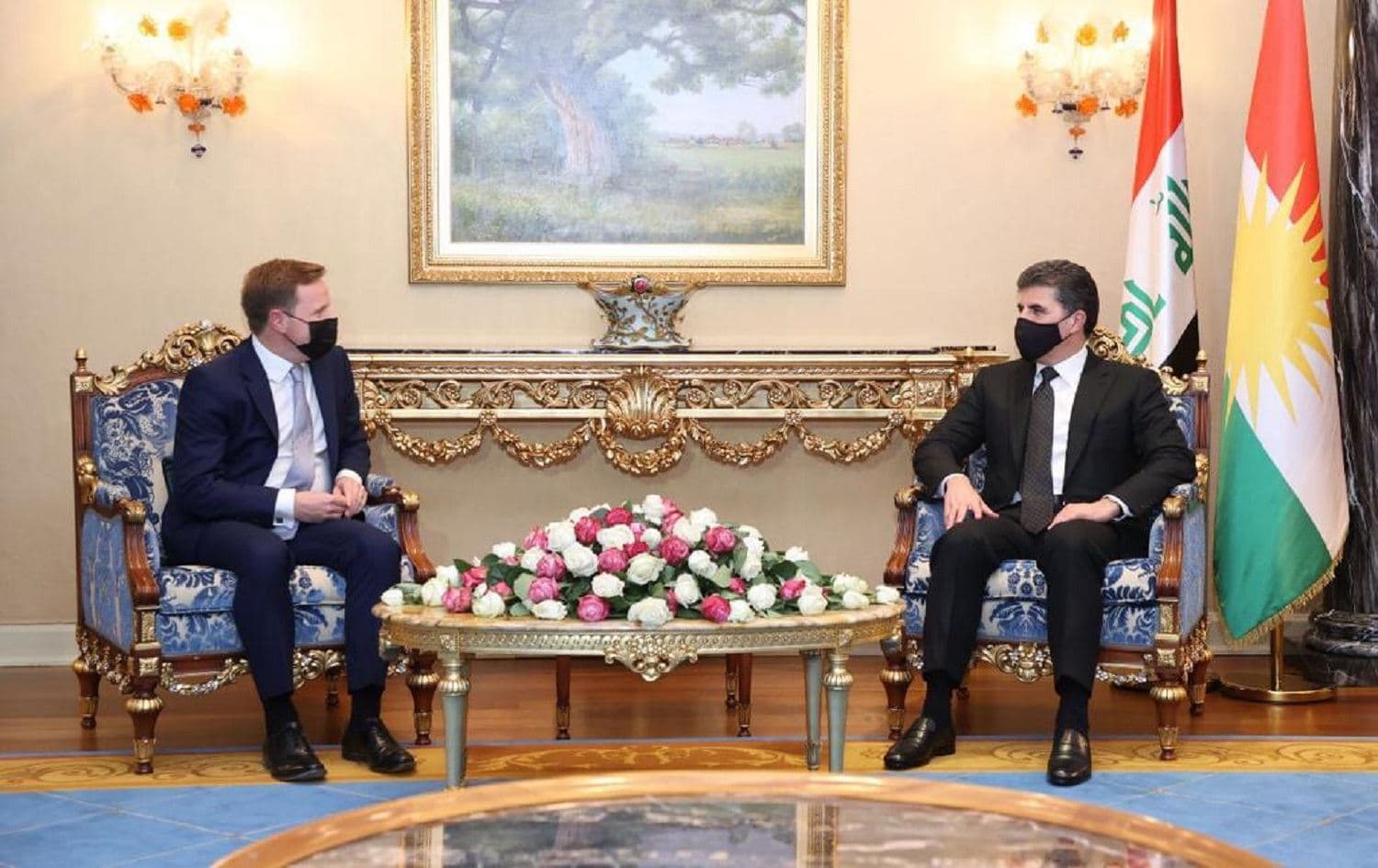 Serokê Herêma Kurdistanê Nêçîrvan Barzanî pêşwazî li Balyozê Brîtanya yê li Iraqê Stephen Hickey û şanda pê re kir