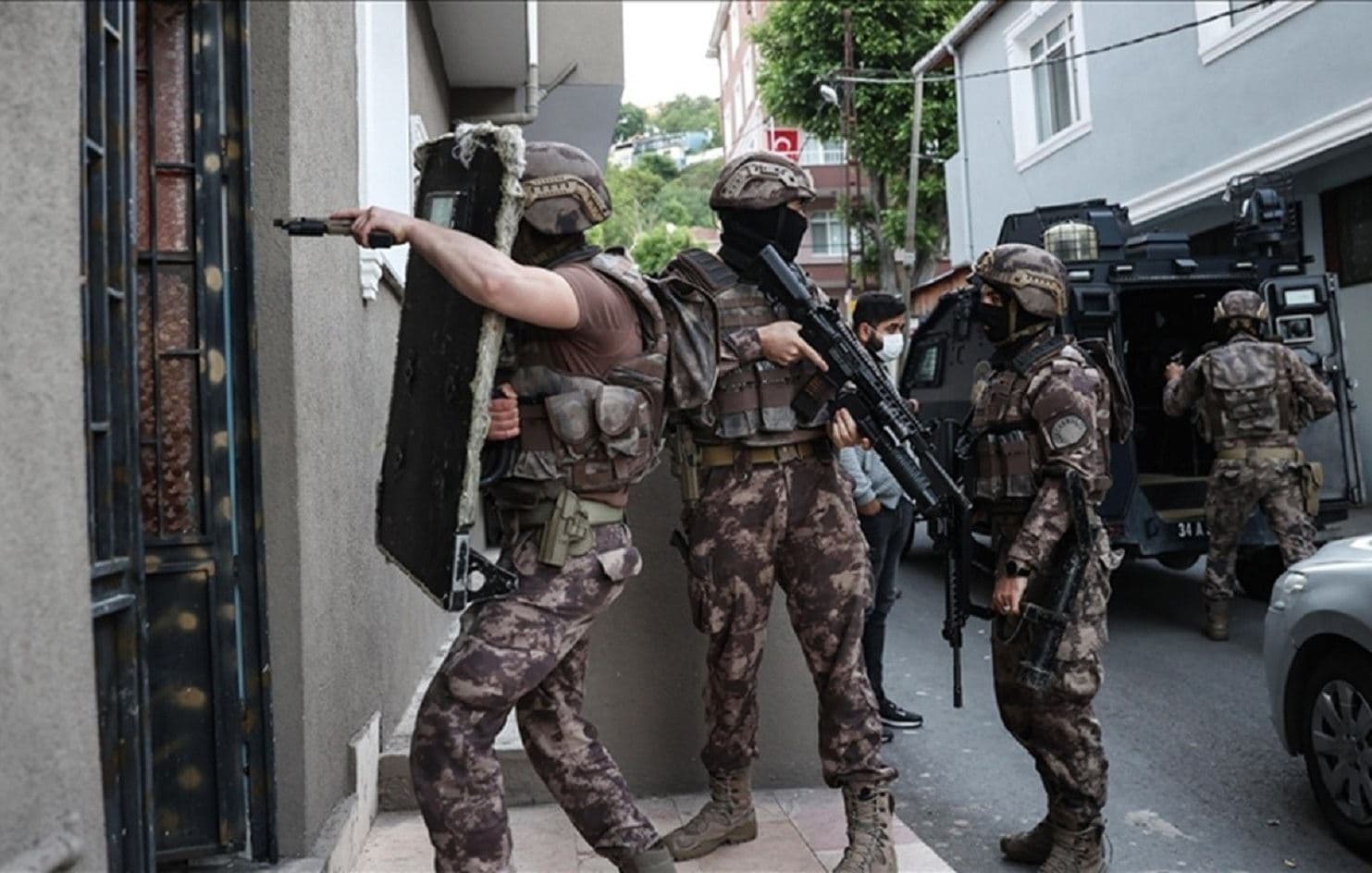 Turkish counter-terrorism operations were simultaneously carried out across Istanbul. Photo: Anadolu Agency