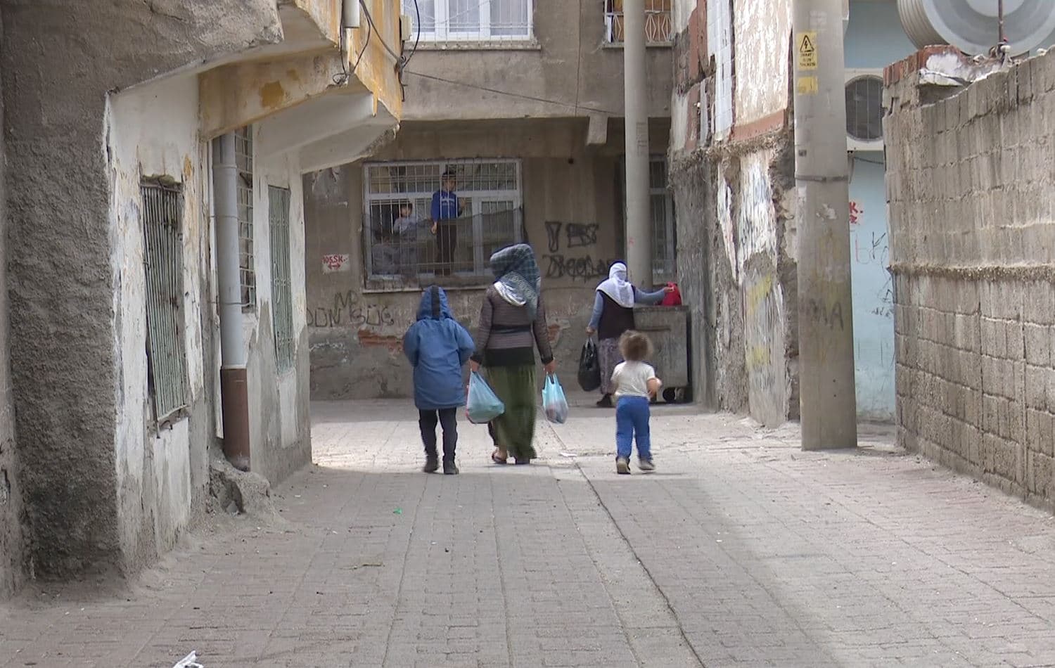 Kurdish families struggle in poverty in Diyarbakir 