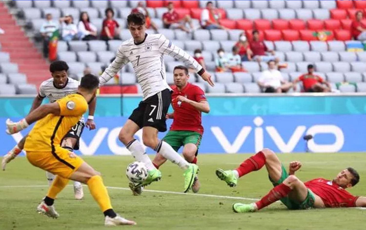 Almanya, Portekiz'i 4 golle geçti