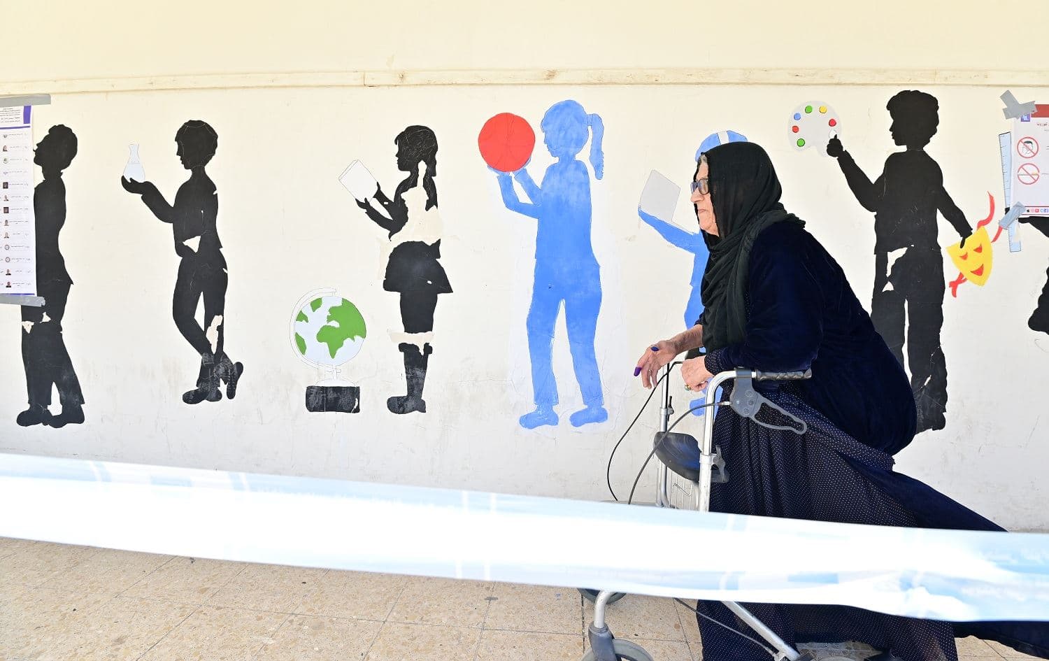 A woman leaves a polling station in an Erbil school after voting in Iraq’s October 10 parliamentary election. Photo: Bilind T. Abdullah/Rudaw