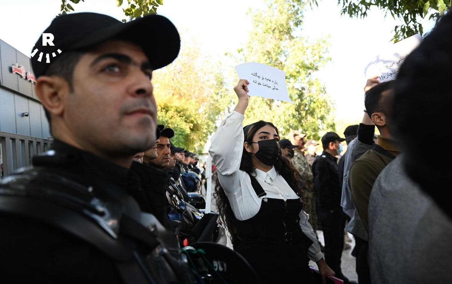 Students protest with signs reading “Students without money dare [to protest]. They don’t have a choice,” outside the Ministry of Higher Education in Erbil on November 23, 2021. Photo: Bilind T. Abdullah/Rudaw