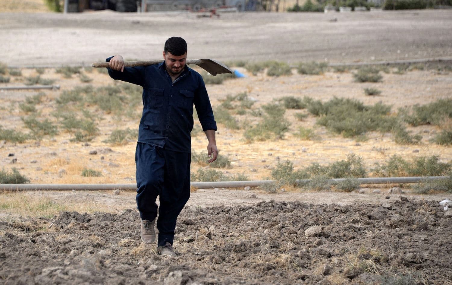 A farmer prepares to work on a parcel of land on the outskirts of Tel Kaif north of Mosul on October 26, 2021. Photo: Zaid al-Obeidi/AFP