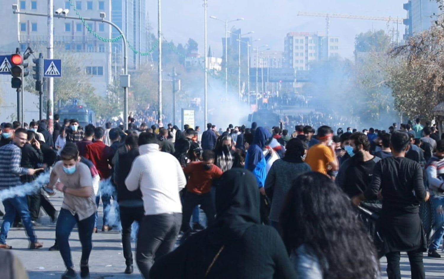 Kurdish police fire tear gas to disperse thousands of students protesting over several years of grant cuts near Sulaimaniyah university in eastern Kurdistan. November 23, 2021. Photo: AFP