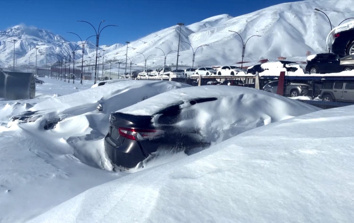 Heavy snowfall makes life difficult in Haji Omaran