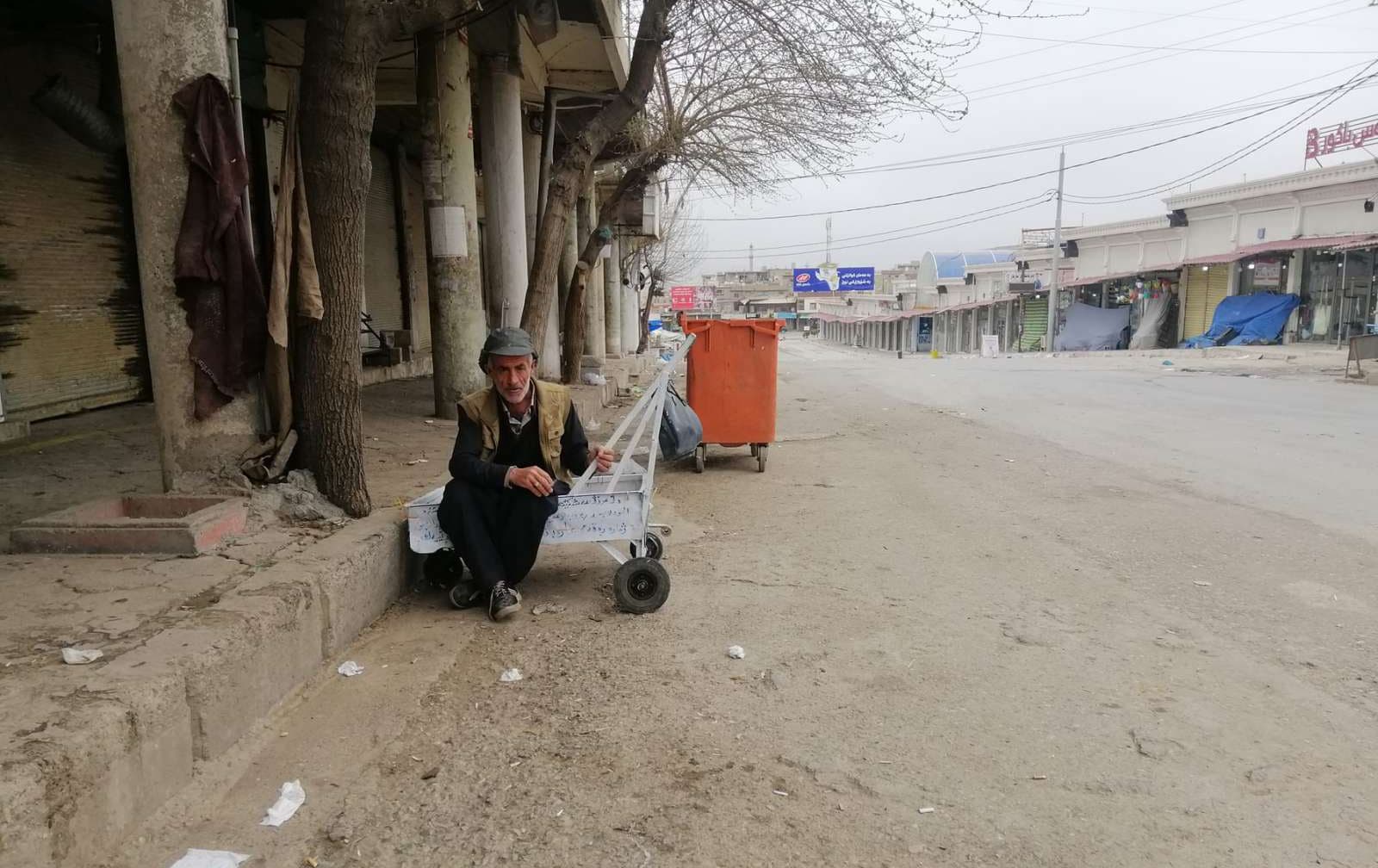 لە پشووی نەورۆزدا 'پەپوولەکەی کۆیە' بە تەنیا بەدیار عەرەبانەکەیەوە لە بازاڕە