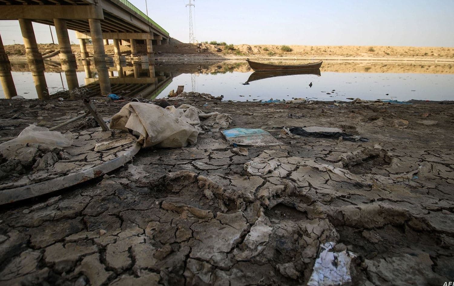 The dried-up shore of an irrigation canal near the village of Sayyed Dakhil, to the east of Nasiriyah city some 300 kilometers south of Baghdad. Photo: AFP