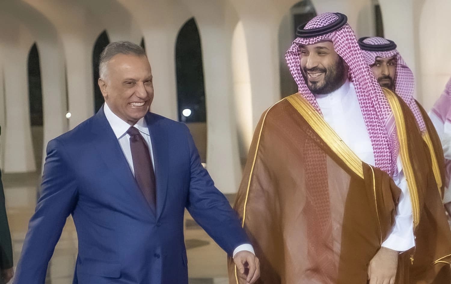 In this photo released by the Saudi Royal Palace, Saudi Crown Prince Mohammed bin Salman, right, greets Iraqi Prime Minister Mustafa al-Kadhimi, upon his arrival at King Abdulaziz International Airport in Jiddah, Saudi Arabia, Saturday, June 25, 2022. Photo: AP