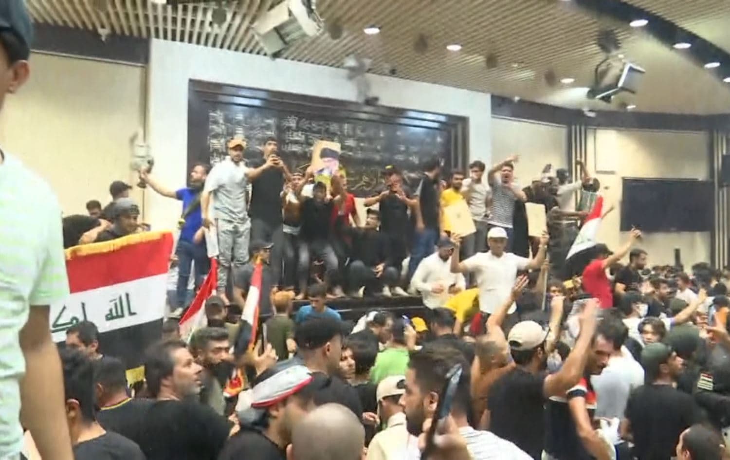 Protesters enter the Iraqi parliament building on July 27, 2022 to protest the candidacy of a politician by the Coordination Framework for the position of prime minister. Photo: AP/screengrab 