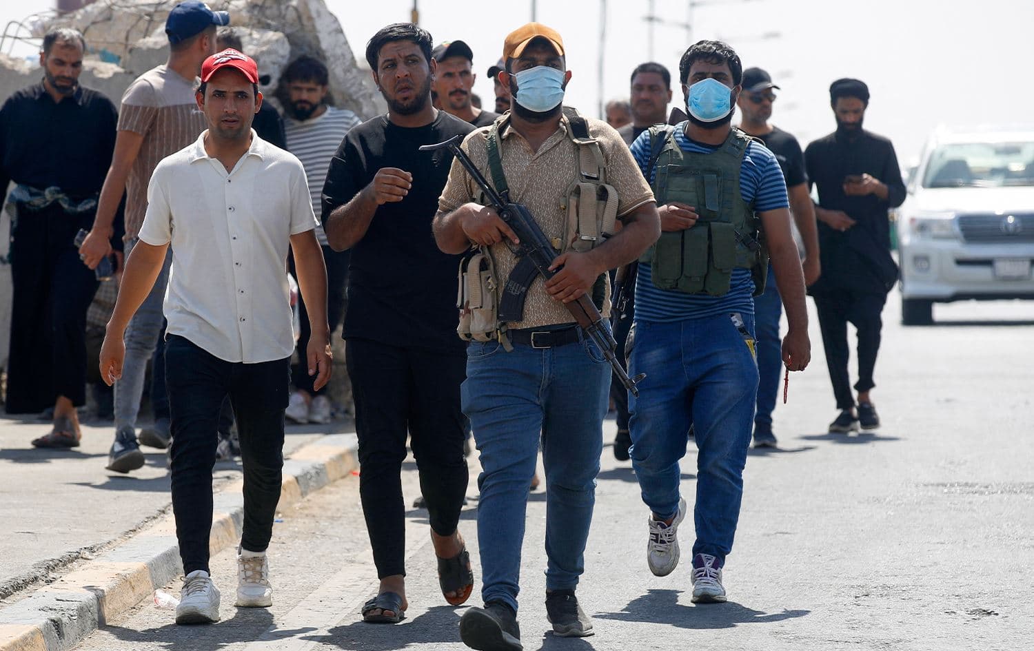 Members of Muqtada al-Sadr’s Saraya al-Salam withdraw from Baghdad’s Green Zone following their leader’s call on August 30, 2022. Photo: Ahmad Al-Rubaye/AFP 