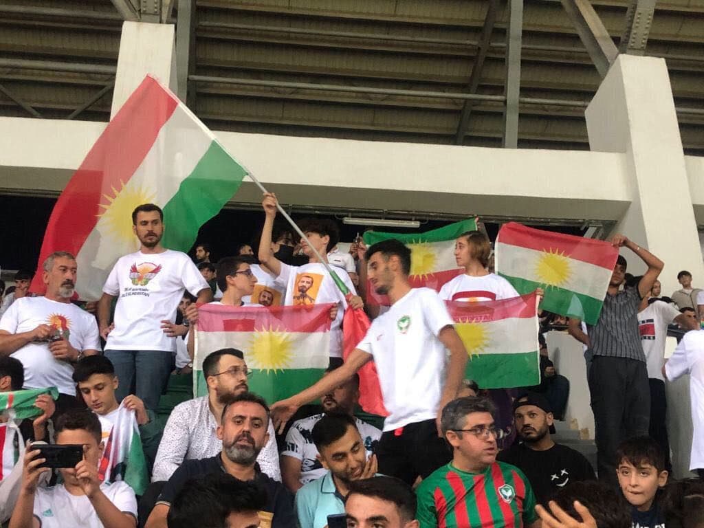 Supporters of Amedspor club, including the five who were briefly arrested, wave Kurdistan flag during match with Bursaspor in Diyarbakir on September 25, 2022. Photo: CNK/submitted  