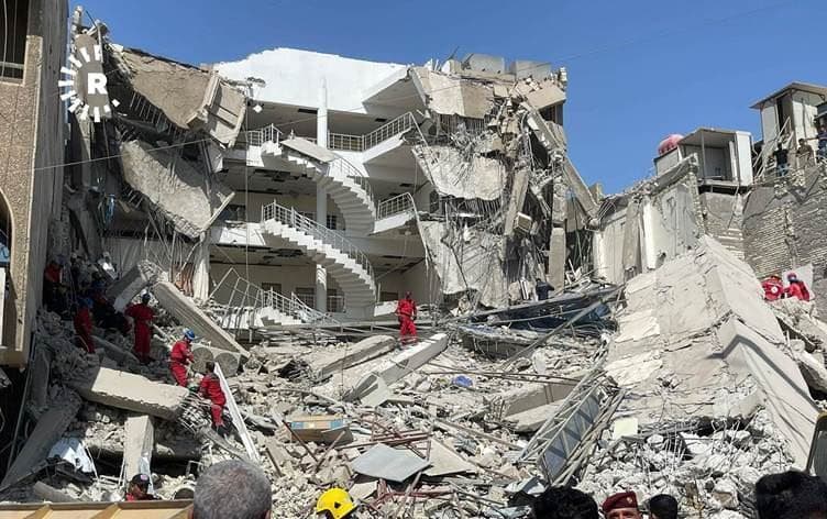 Li Bexdayê avahiyeke 5 qatî hilweşiya: 8 kes di bin kavil de mane