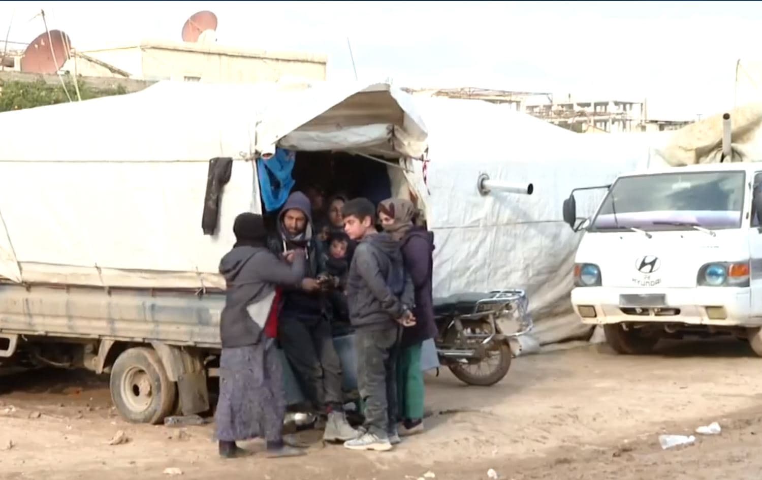 Li Cindirêsê û Efrînê ji ber erdhejê zêdetirî 5 hezar malbatan li kolanan dimînin