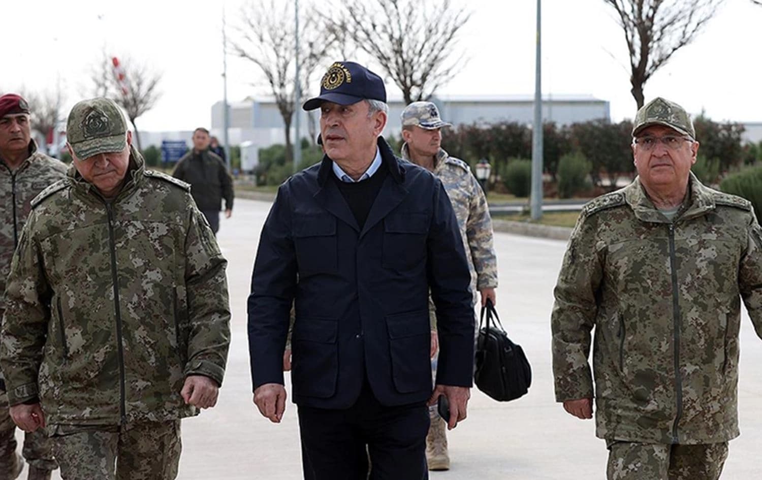 Turkish Defense Minister Hulusi Akar (center) touring a military base in Kahramanmaras province on February 25, 2023. Photo: AA
